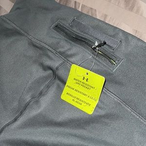 NWT UNDER ARMOUR CROPPED WORKOUT PANT